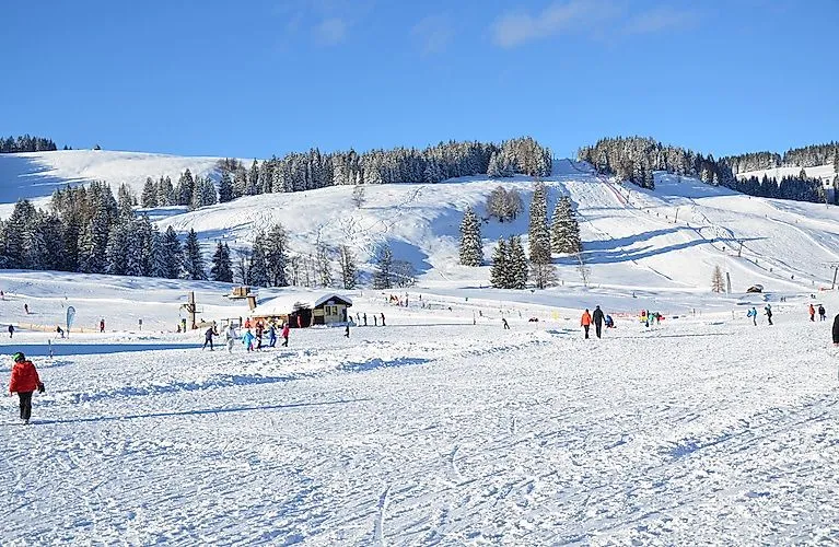 Tubing-Anlage im Winterpark Postalm bei Sonne und Schnee